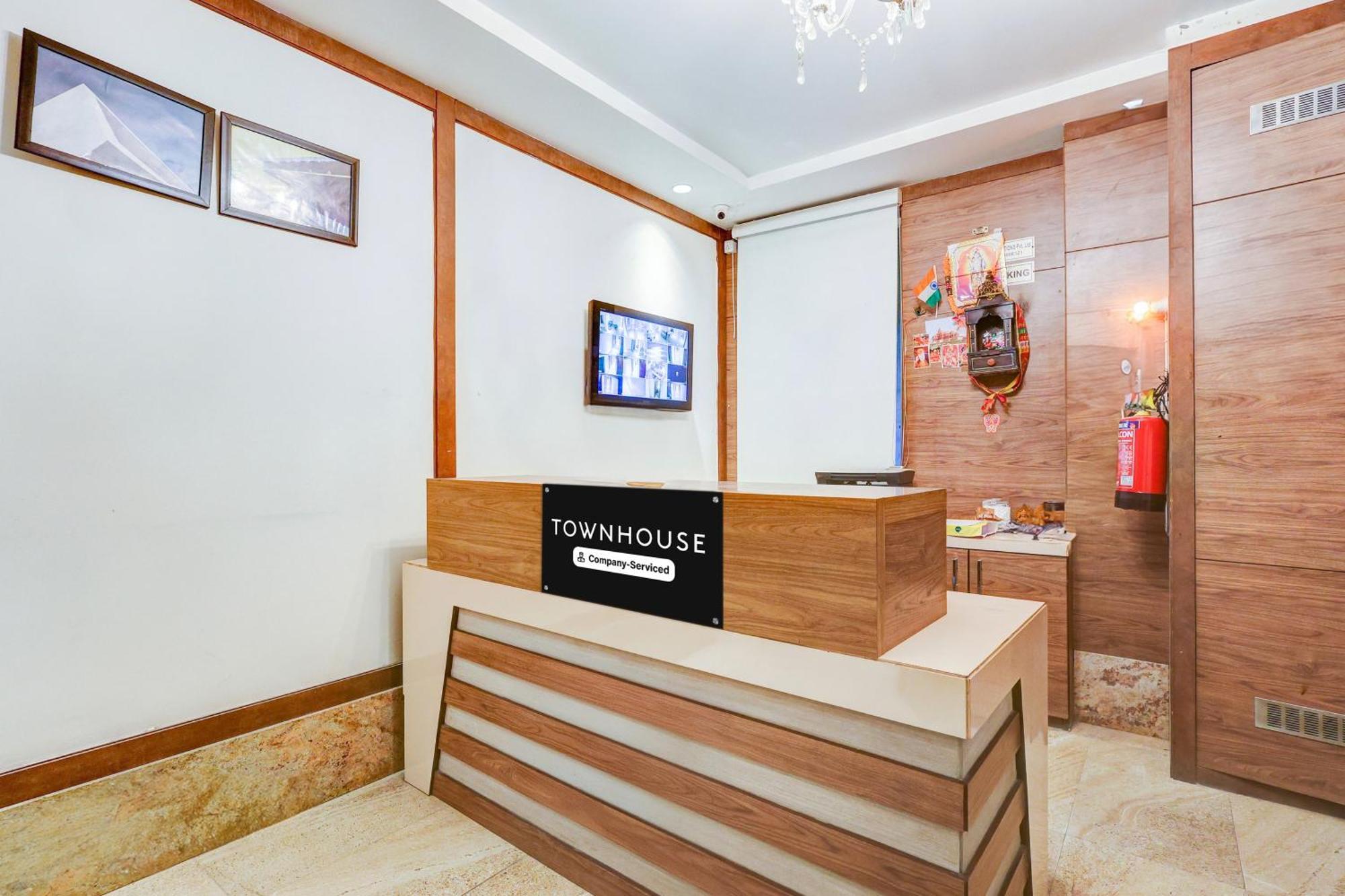 Super Townhouse Chhatarpur Near Metro Park New Delhi Bagian luar foto