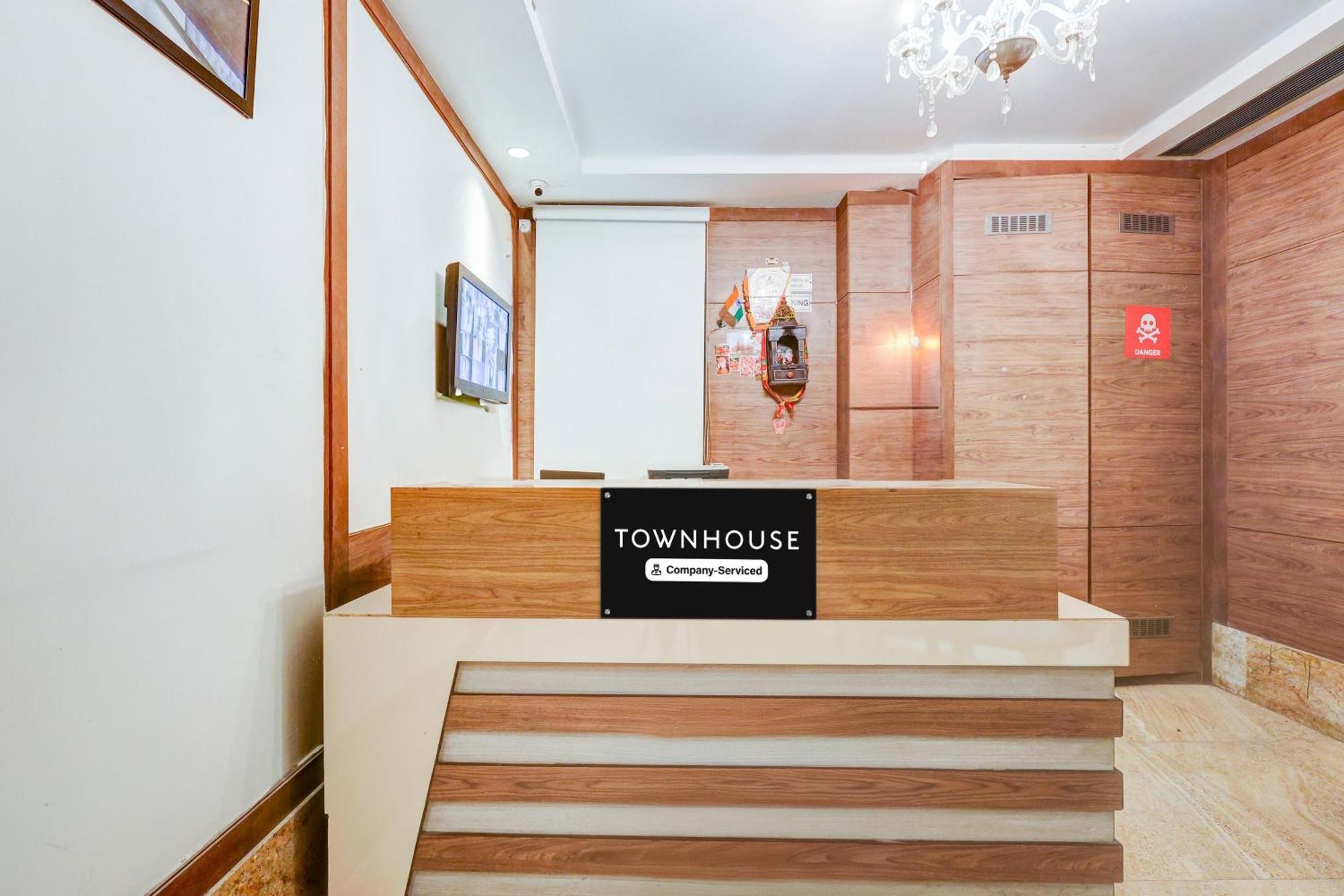 Super Townhouse Chhatarpur Near Metro Park New Delhi Bagian luar foto