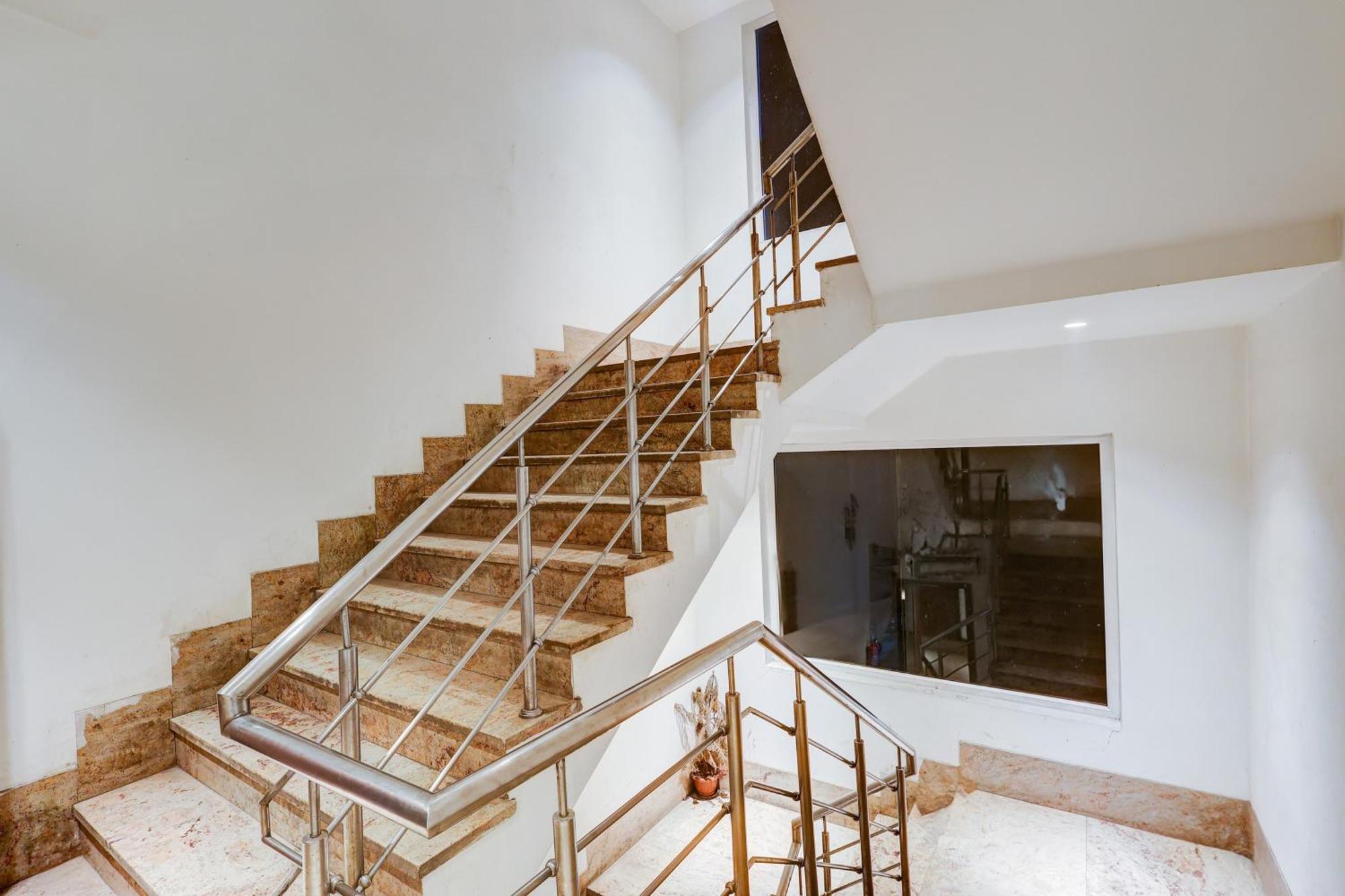 Super Townhouse Chhatarpur Near Metro Park New Delhi Bagian luar foto
