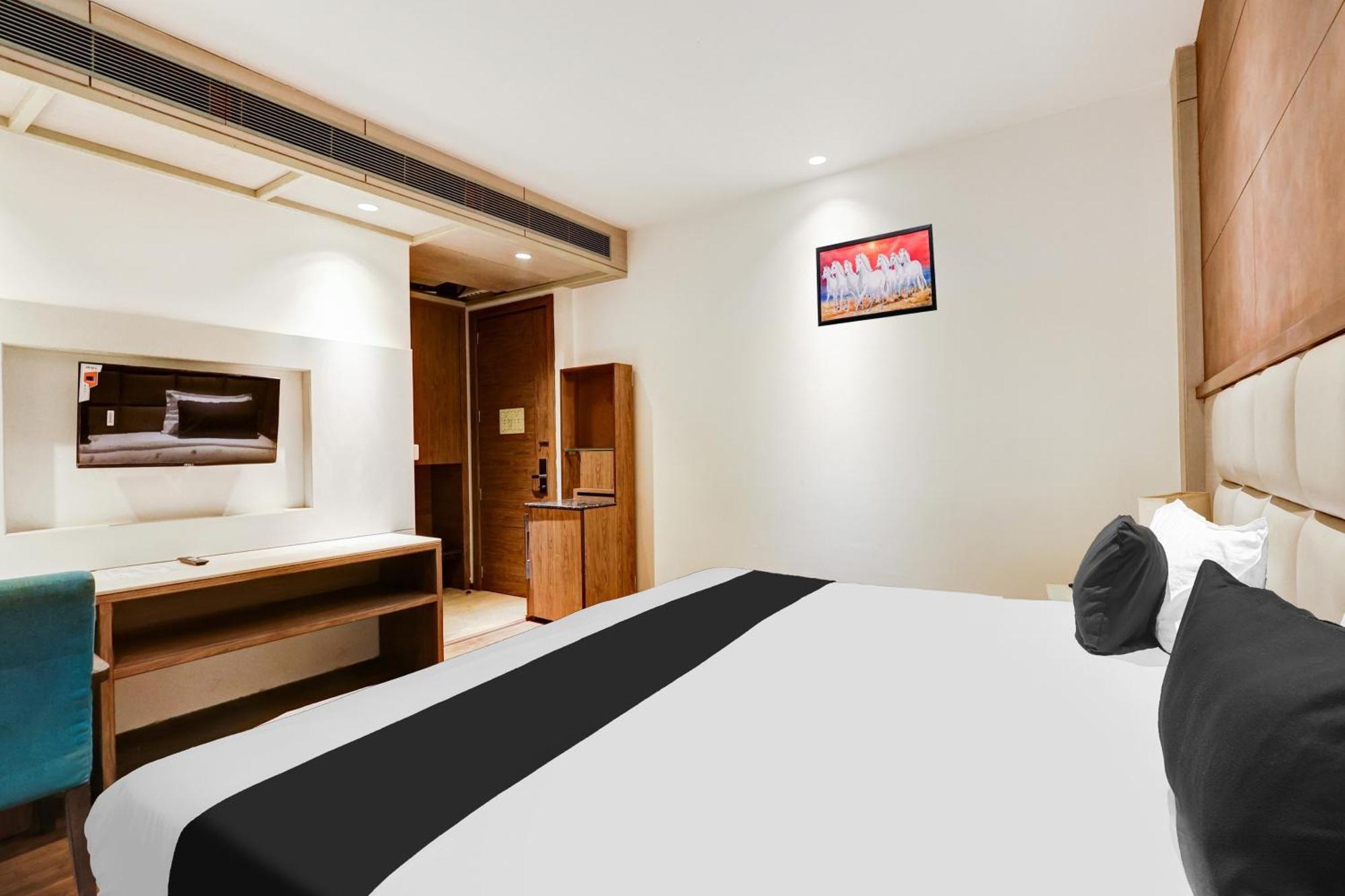 Super Townhouse Chhatarpur Near Metro Park New Delhi Bagian luar foto