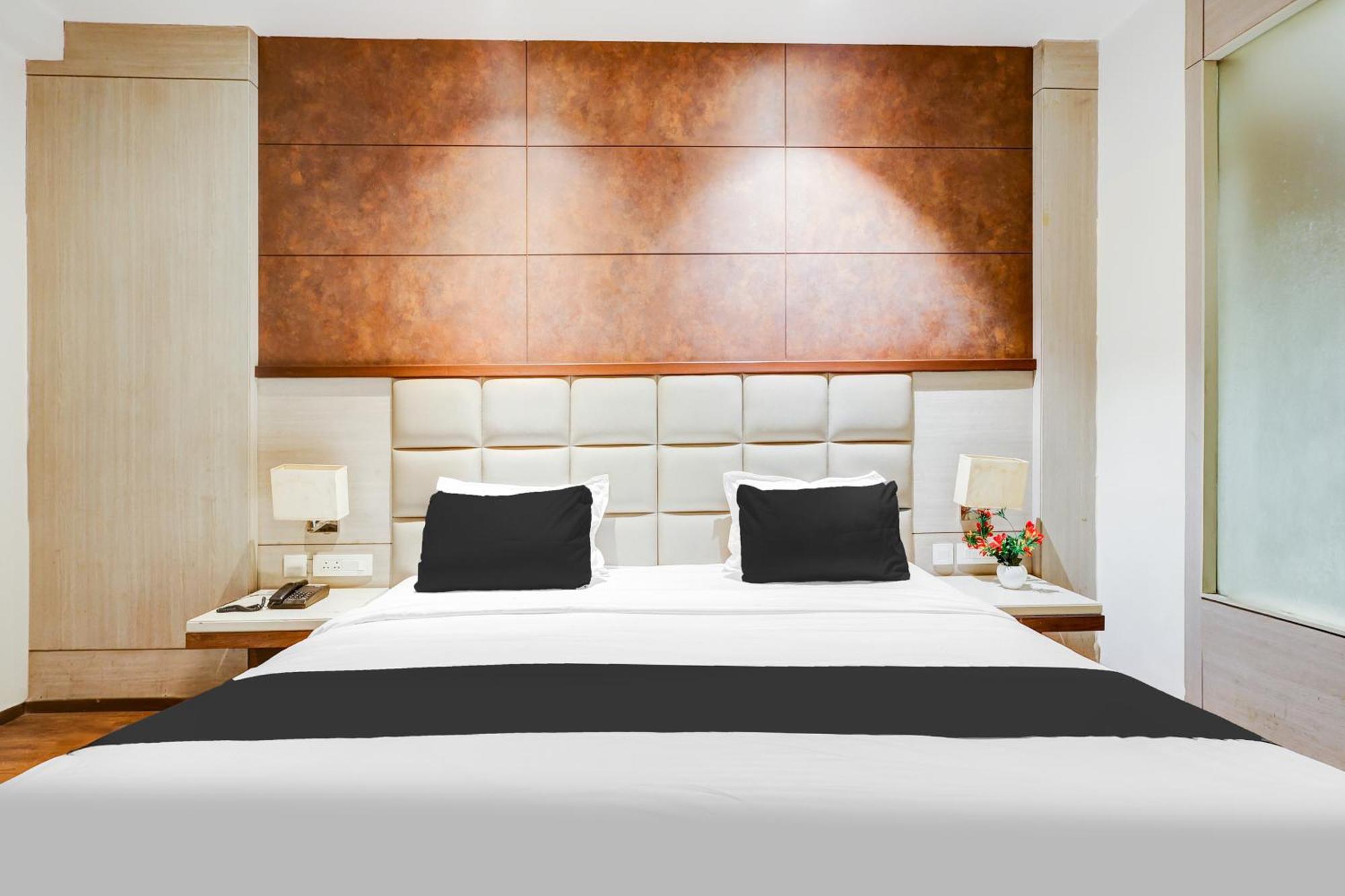 Super Townhouse Chhatarpur Near Metro Park New Delhi Bagian luar foto