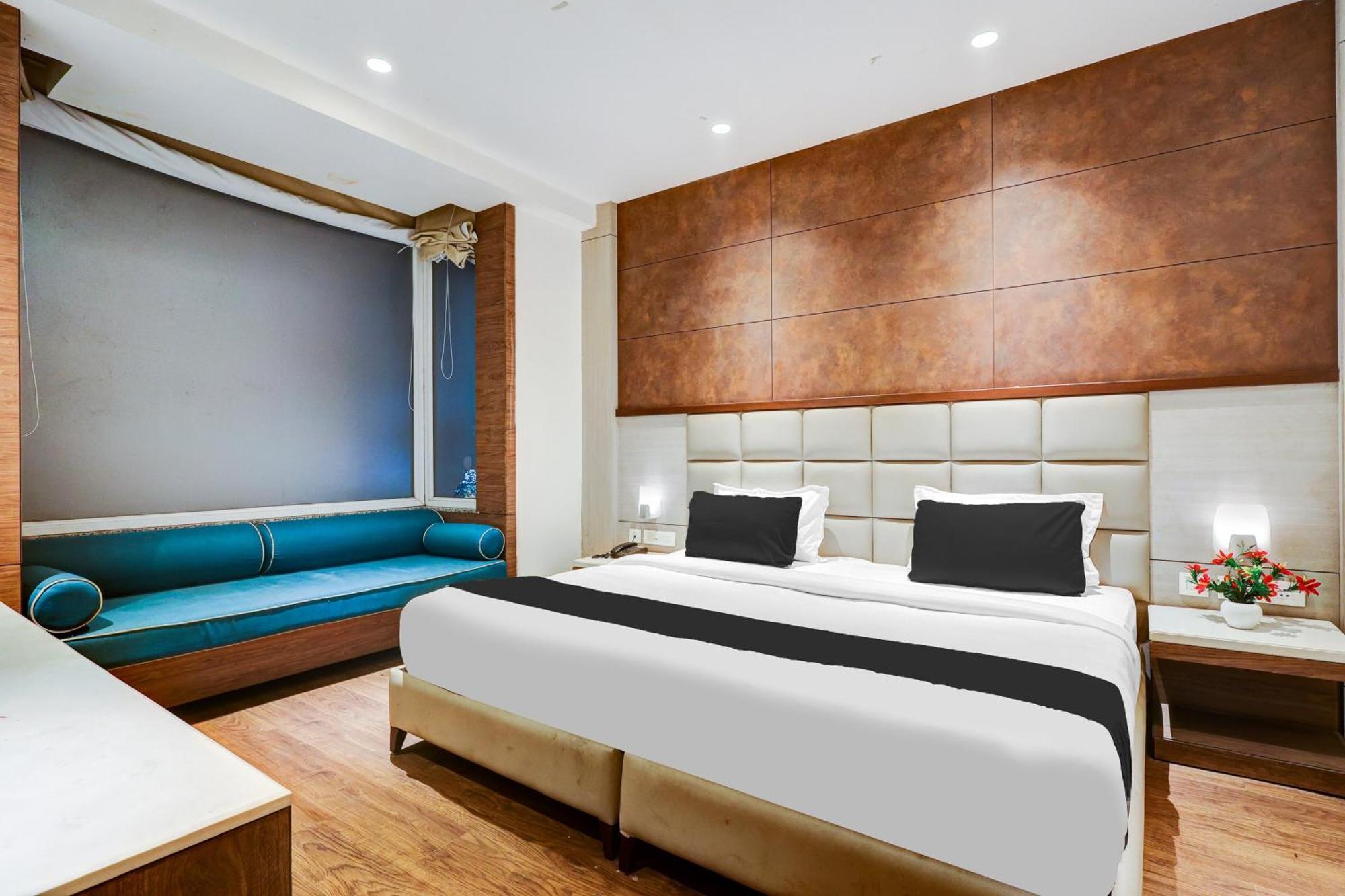 Super Townhouse Chhatarpur Near Metro Park New Delhi Bagian luar foto