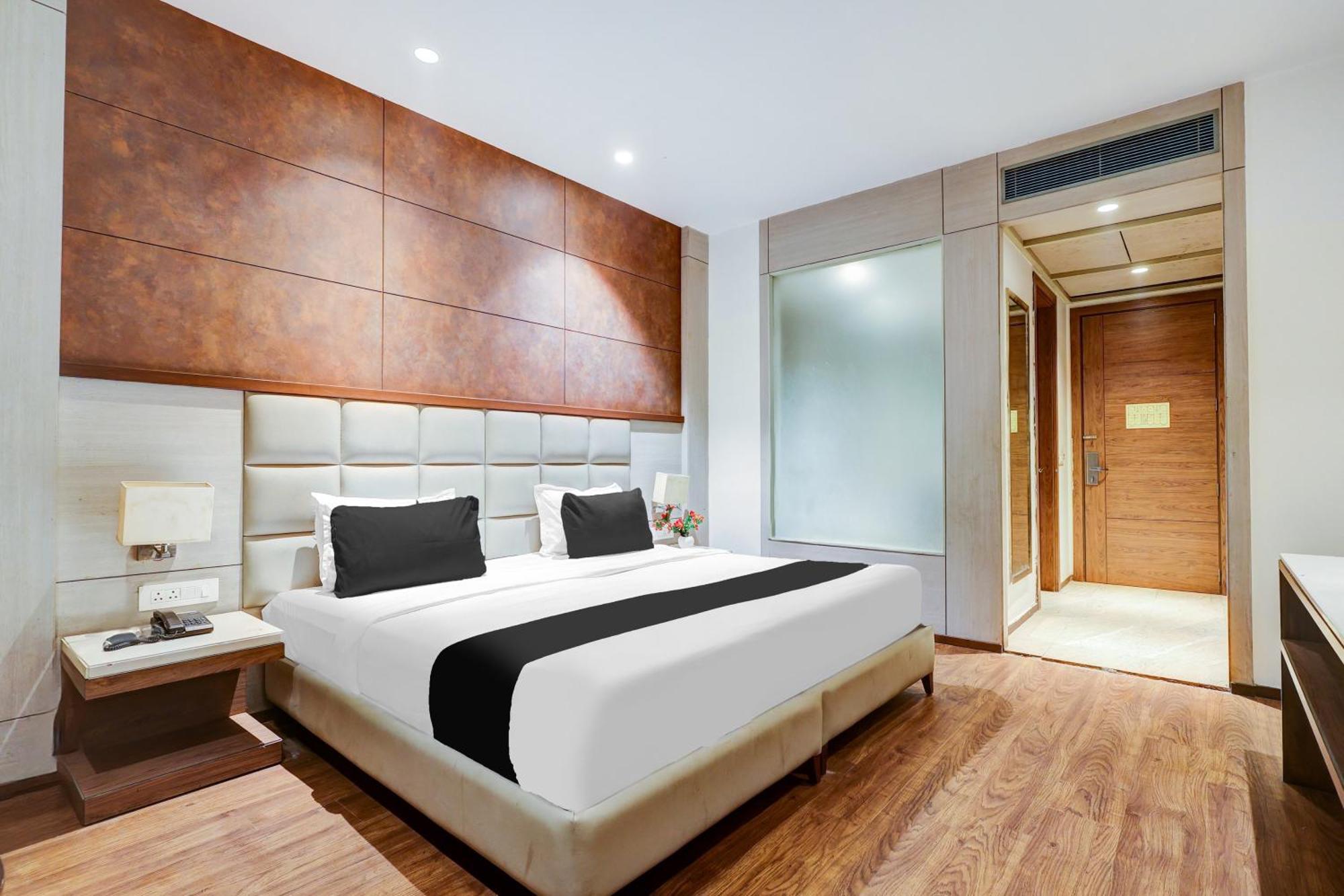 Super Townhouse Chhatarpur Near Metro Park New Delhi Bagian luar foto