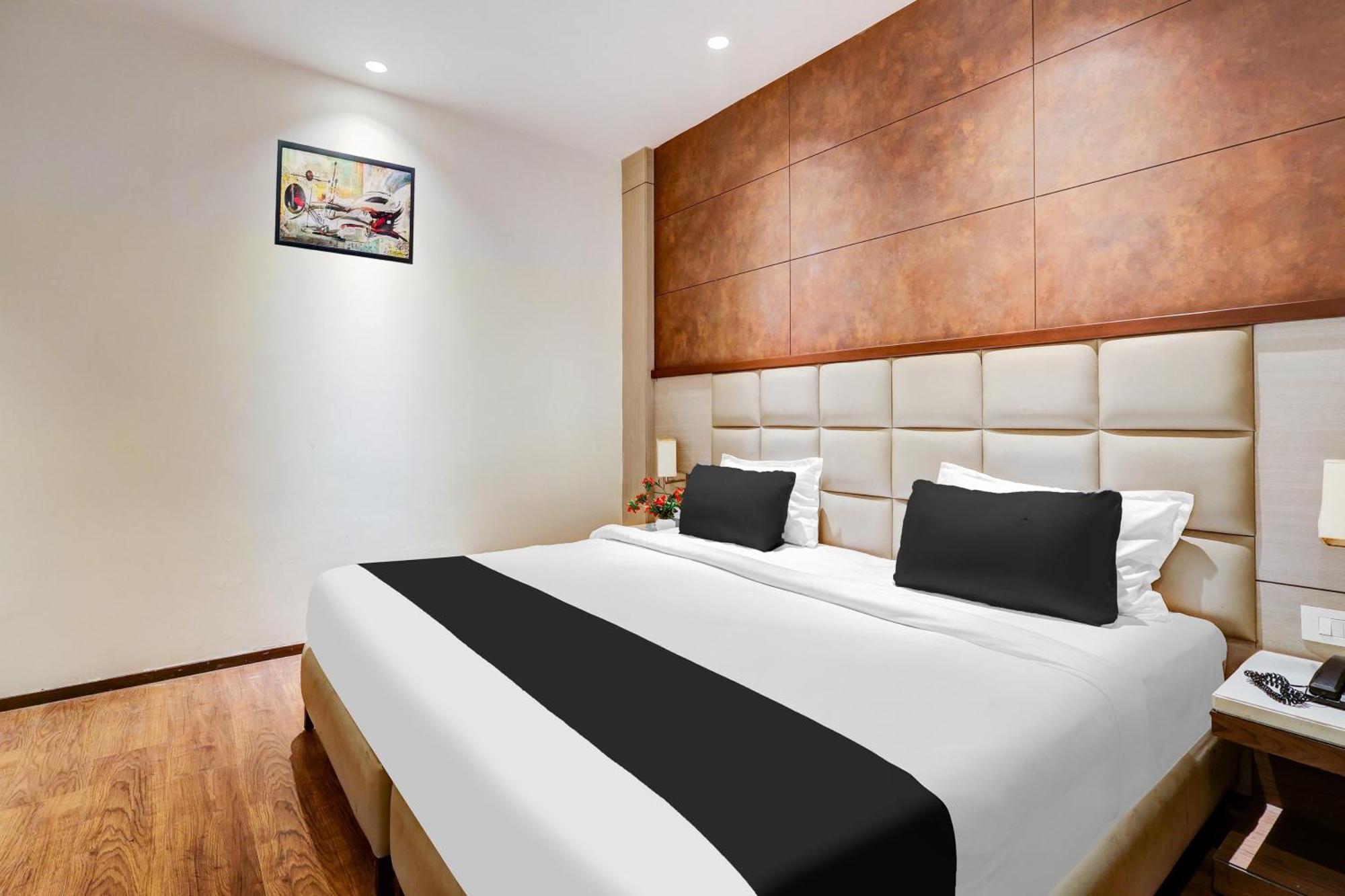 Super Townhouse Chhatarpur Near Metro Park New Delhi Bagian luar foto
