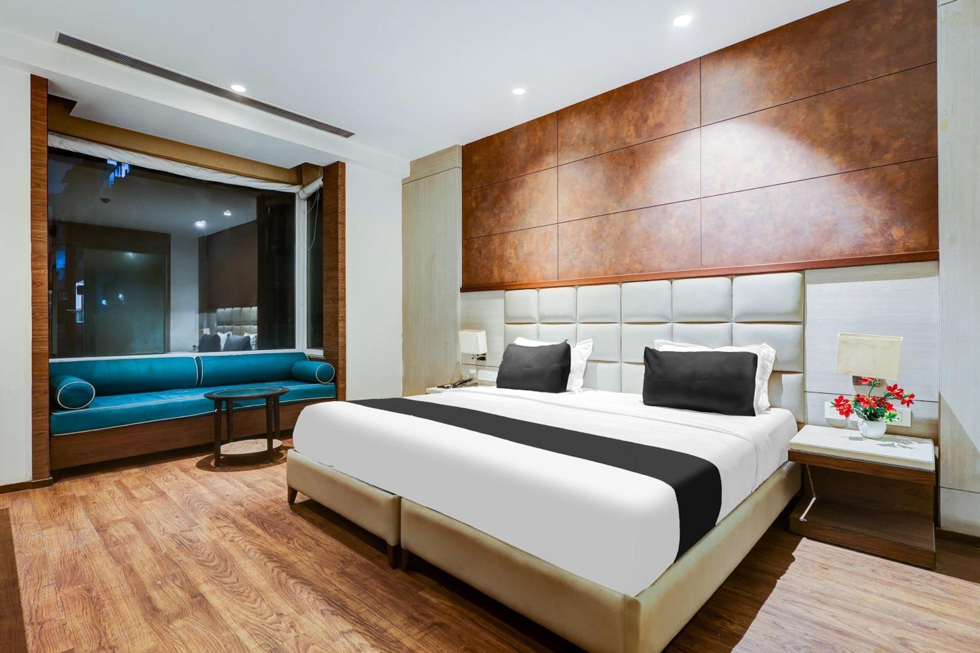 Super Townhouse Chhatarpur Near Metro Park New Delhi Bagian luar foto